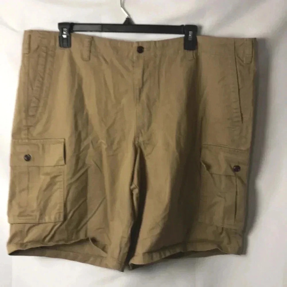 DOCKERS MENS SIZE 48 TAN CARGO SHORTS 100% COTTON. GOOD CLEAN CONDITION - Picture 2 of 10